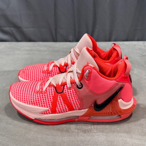 Nike Lebron Witness VII Basketball Shoes main image 7